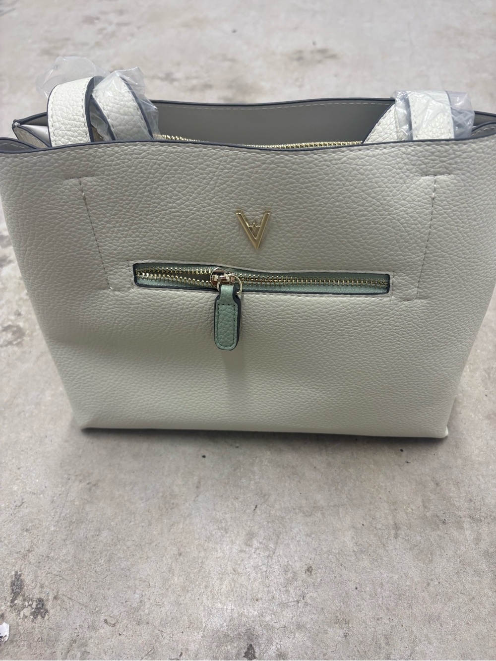 Vanessa Williams White Pebbled Tote Gold Hardware Logo Accent Zip Closure Pouch